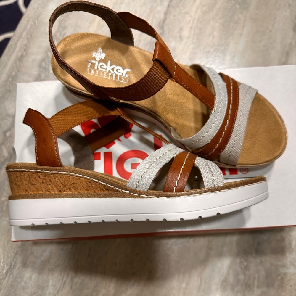 Sz 37(7)⭐️NWT Rieker Brown/Cream T-strap Sandals With a Hint of Sparkle 5.5cm - Picture 3 of 8